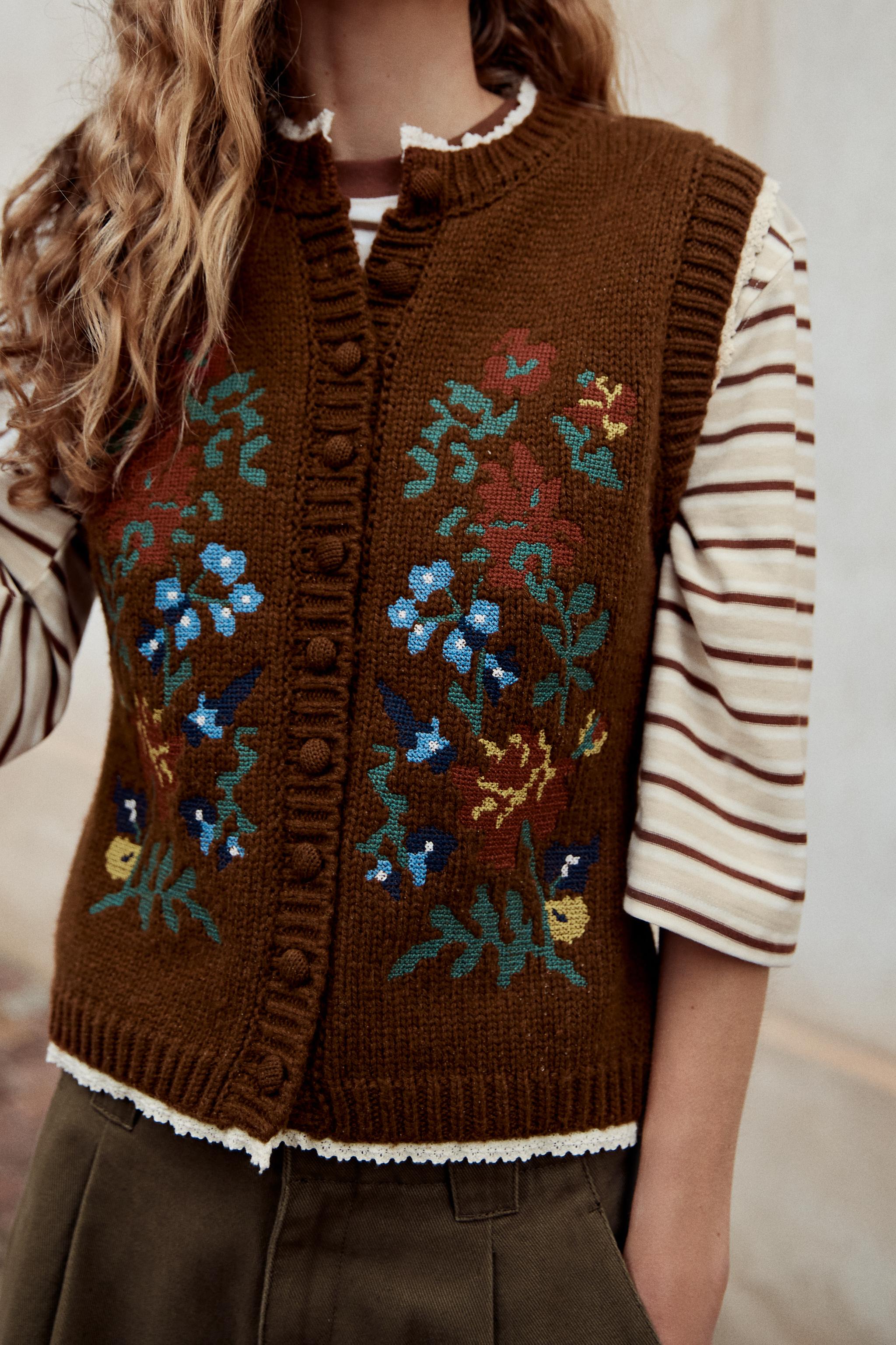 GILET EN MAILLE JACQUARD À FLEURS